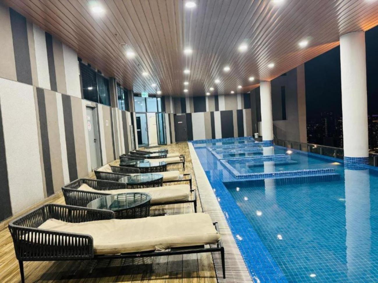 The Luxe Colony Klcc By Sky Pool Apartment Куала Лумпур Екстериор снимка